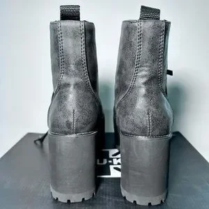 Tuk Nosebleed Ankle Boot Black Distressed Size